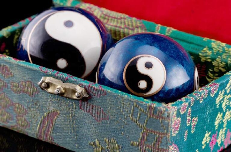 Koncepcja yin i yang w medycynie chińskiej i życiu codziennym: jakie są zasady i jak wpływają na nasze zdrowie i relacje?