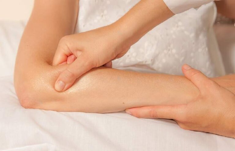 Masaż łokcia przy bólu i problemach zdrowotnych